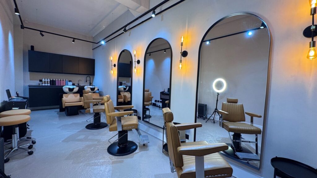 0434e8d9-3387-4759-b02f-915e3014cd5e-yonnystreetstyle-gb-england-london-fresha-7181636