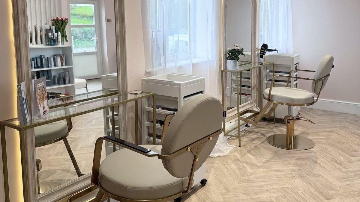 0488aa89-e851-4450-8ba3-f09e5207d9c4-bybeckystudios-gb-england-wells-kewardparkglastonburyroad-fresha-4785681