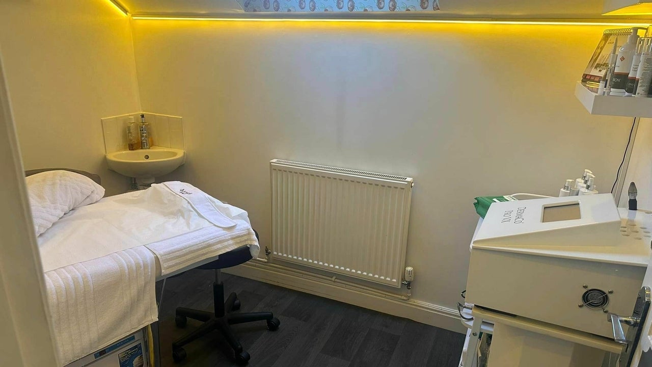 0563deba-63d4-4f4e-98fe-842b09f4cdbf-peachesmorley-gb-england-morley-fresha-9888550