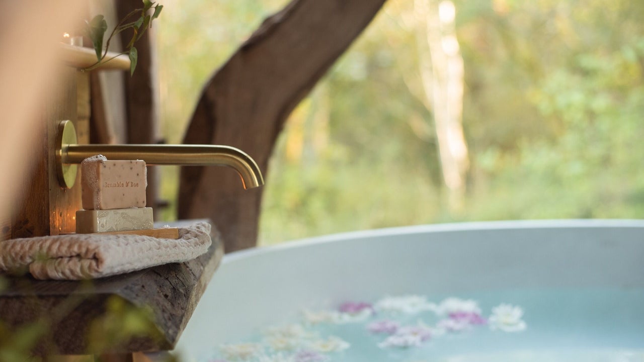 05ab212a-0bc3-441a-82c8-f293983f501f-bramblebeeatthegrand-gb-england-lythamstannes-fresha-7997381