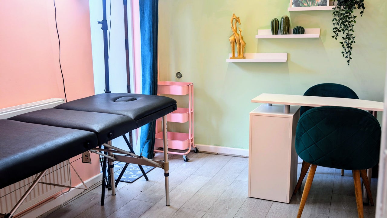 0664c6b6-903a-477d-8f23-2c7bc3c985b1-katedarby-hairdesigner-gb-england-stoke-on-trent-dresden-fresha-5178736