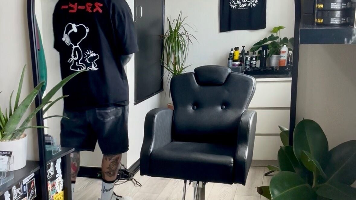 0703d912-ad9c-4114-af3c-508fe2683992-nkblades-gb-england-trowbridge-fresha-4887947