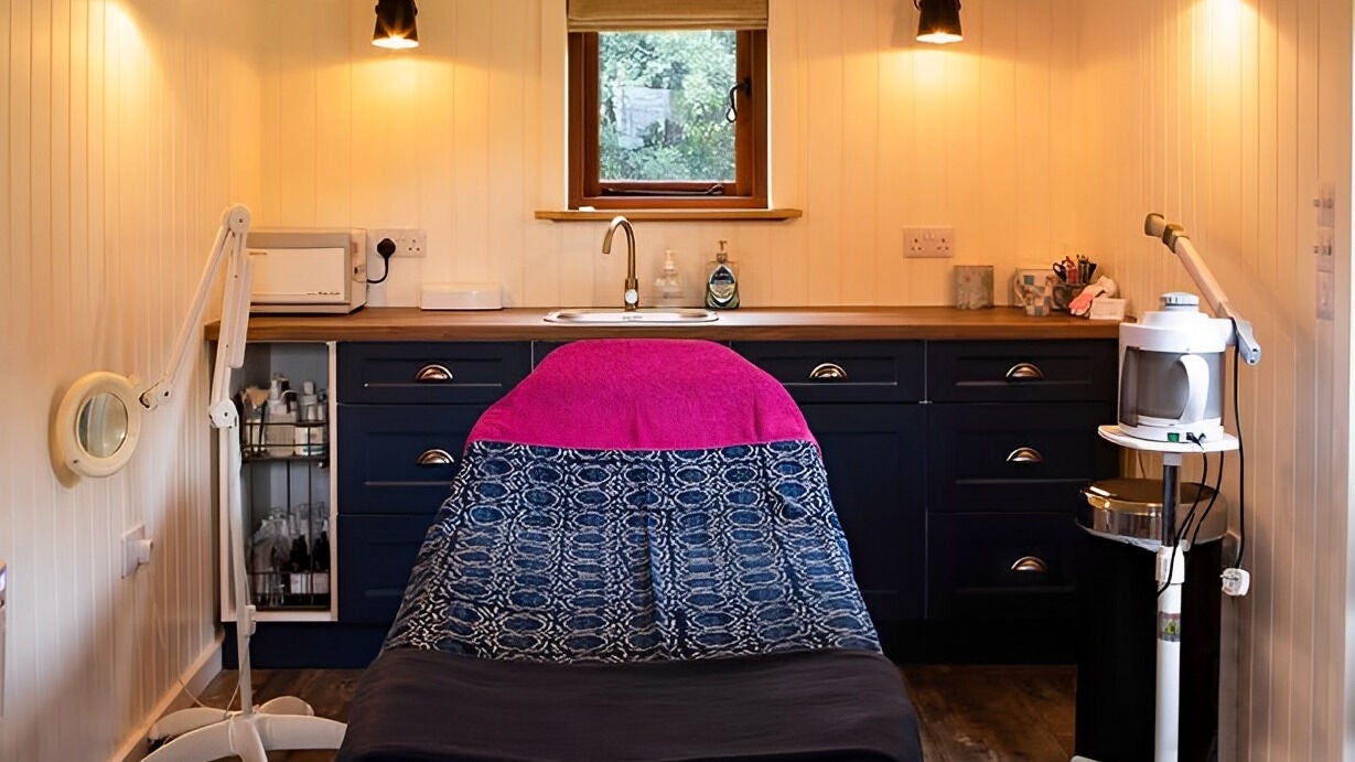 0d2155fd-4465-4252-a081-40145f5ba8d9-louisealexanderskincareandbeautytherapist-gb-england-diss-wortham-fresha-5553089