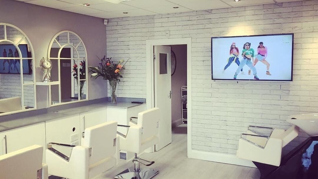 0fd03f10-00a8-4e06-b2c5-9cf871f8a188-dollheadshairextensions-gb-england-watford-fresha-2689487