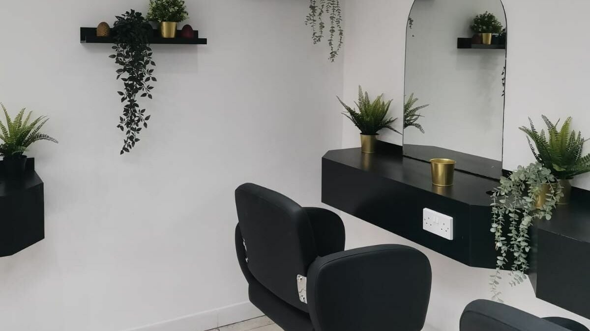 10a69c37-05c5-4f48-9db4-a7ac3e47a82b-hairofthrones-gb-england-frome-fresha-8039975