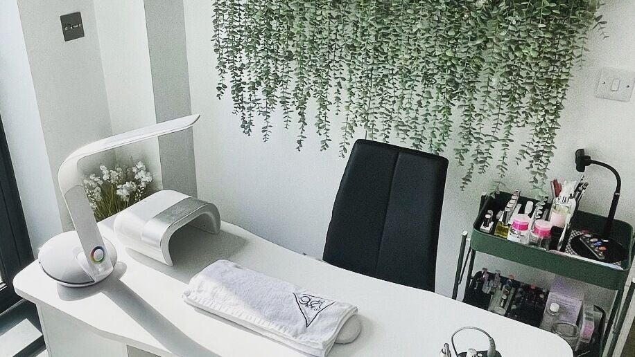 10ab8dda-21d6-449f-be83-33d22f0692ae-paintednailsxcharlotte-gb-england-wokingham-fresha-5492979