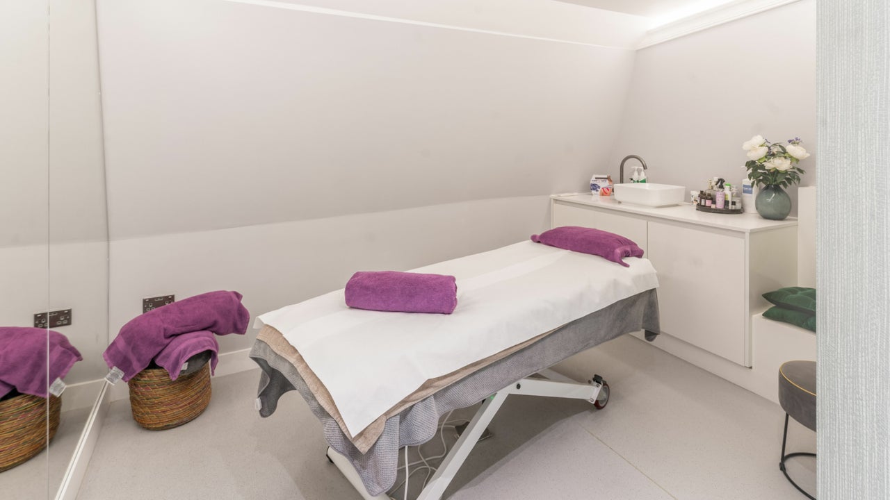 12bc8bb9-cccc-433e-b591-2695f12799bc-walkingonclouds-gb-england-london-fresha-3705985