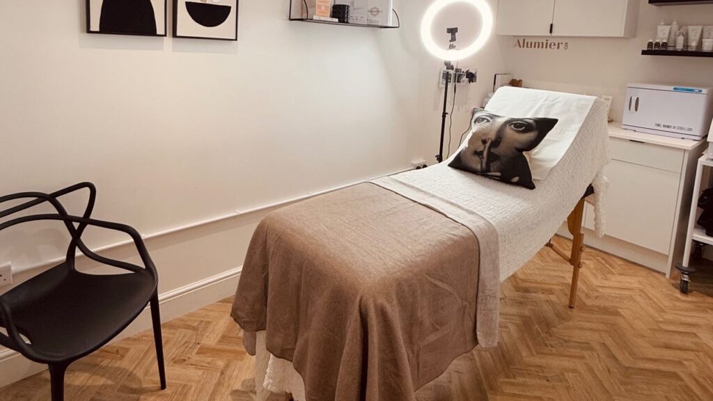 13b51a83-c497-4e90-9f06-980b05e09fcb-renuclinic-gb-england-henstead-fresha-9530580