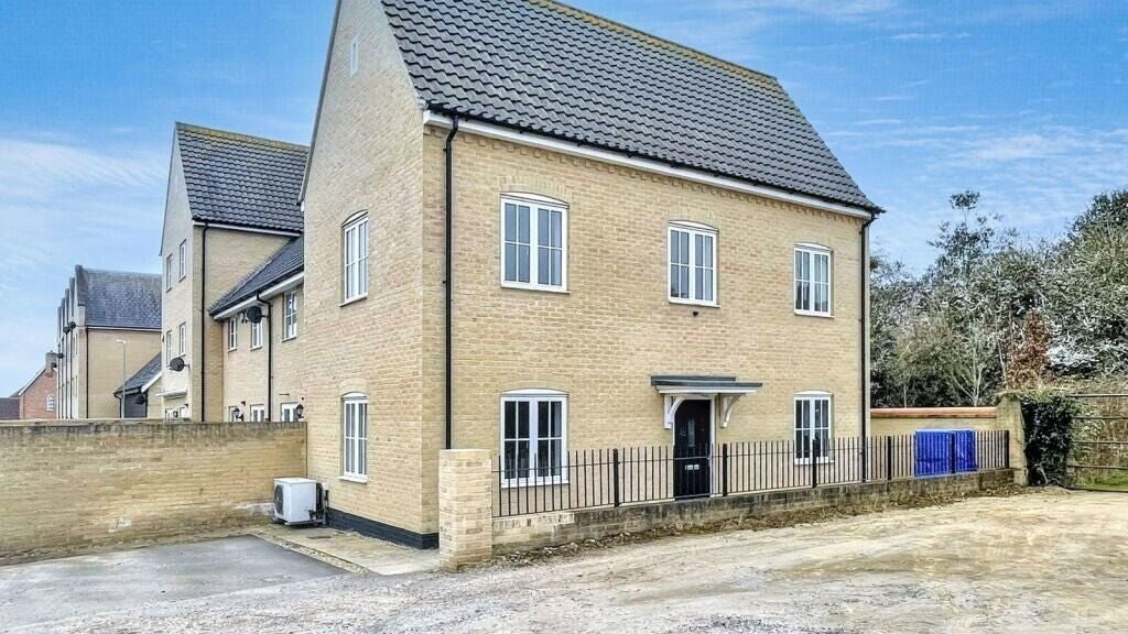 13ee932a-d5ba-40f2-9bef-26e53c98a698-dolledupframlingham-gb-england-framlingham-fresha-1536540