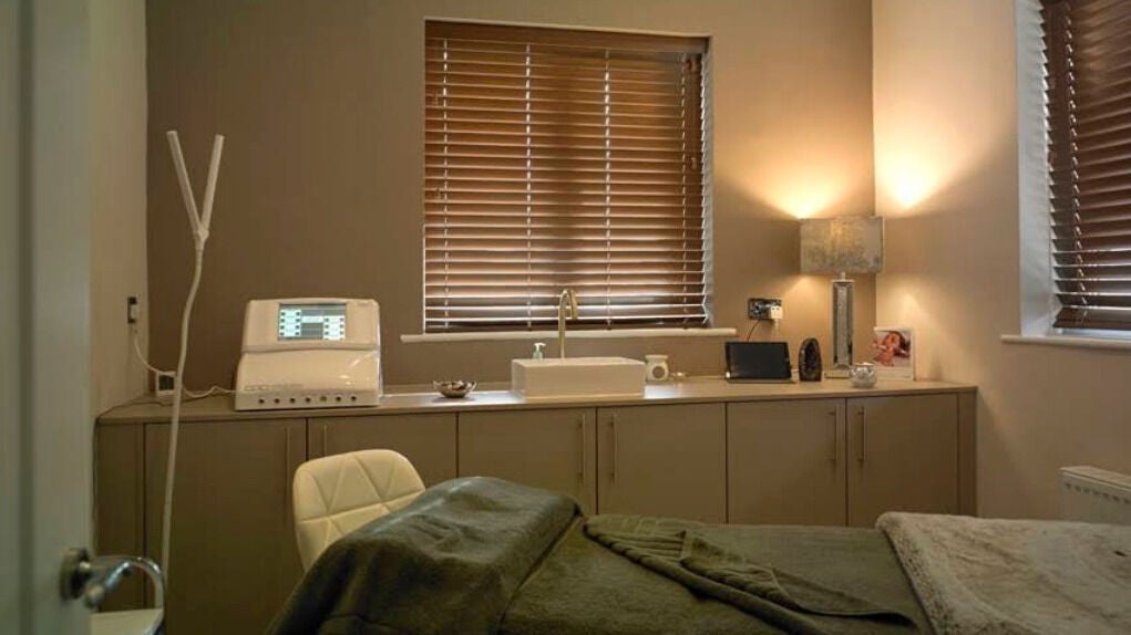 16118b6f-fbfd-42ff-88d0-98891b43e3c8-hrtreatmentrooms-gb-huddersfield-lepton-fresha-9706499