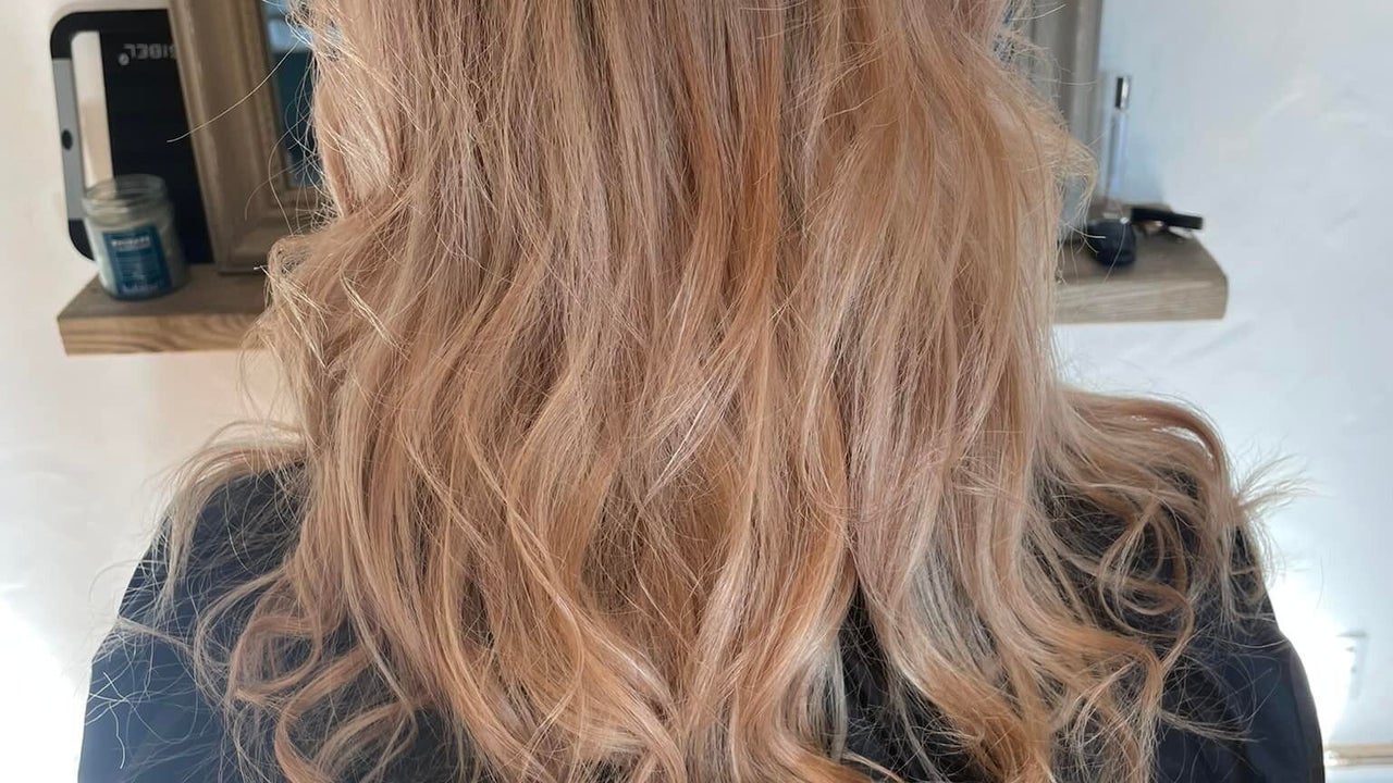 16f44b05-8f2e-4cc2-9e59-e9e99295825b-thehairbarn-gb-wales-pen-y-fai-fresha-2196146