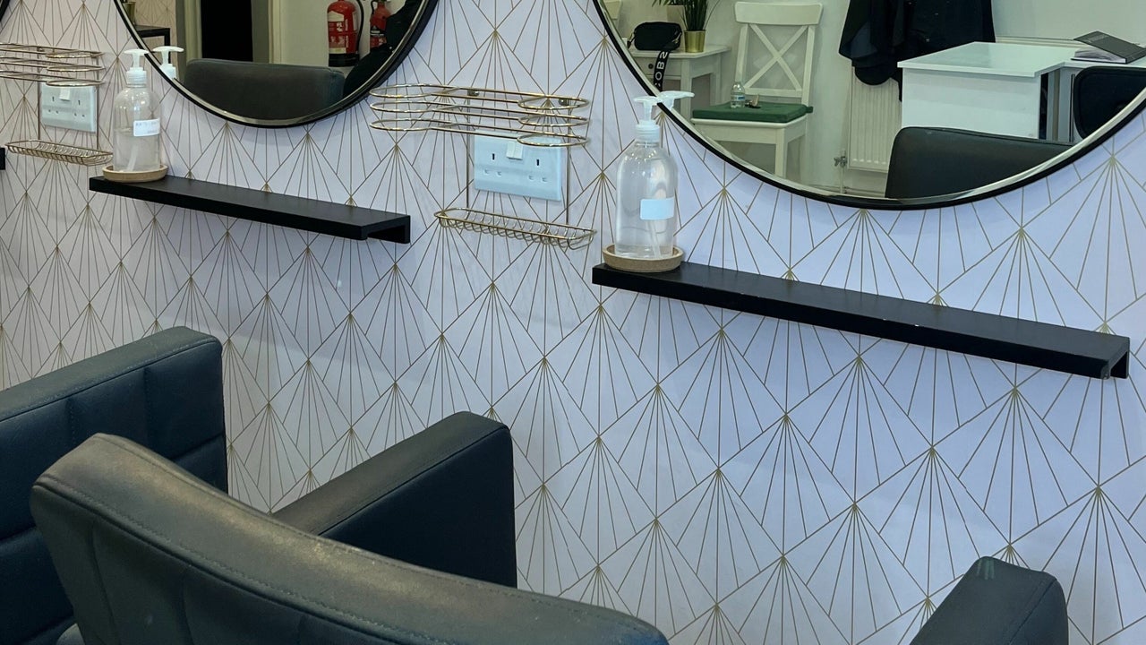 170296f9-ed29-4aa6-bdfd-02e201675197-salonat8-gb-england-wroughton-fresha-2434405