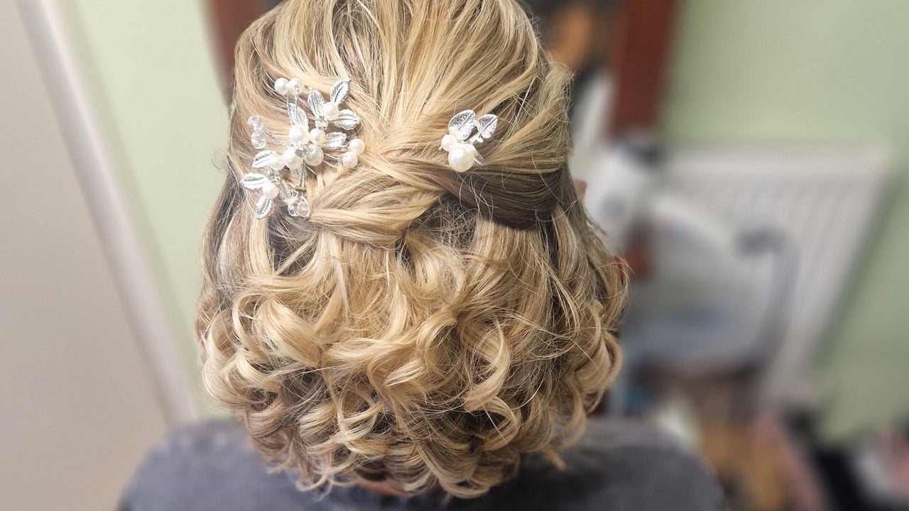 1897b34a-3d76-418d-846b-98a69094a5a8-stylensmilehairbydonna-gb-england-bruton-fresha-7366954