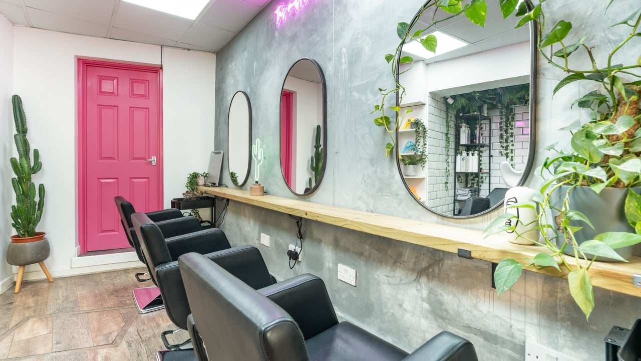19509335-2b0d-4714-95cb-f7bd9ce691c8-hileyhairclub-gb-england-cheltenham-fresha-9296415
