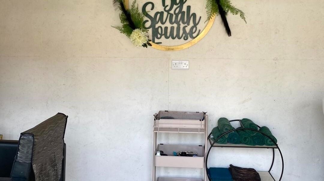 1c7498c4-95e3-4900-80ee-460a52d46a85-hairbysarahlouise-firthlandsroadoppositenumber9downthepathandbehindthebluegreensummerhouse-gb-england-pickering-fresha-5913188