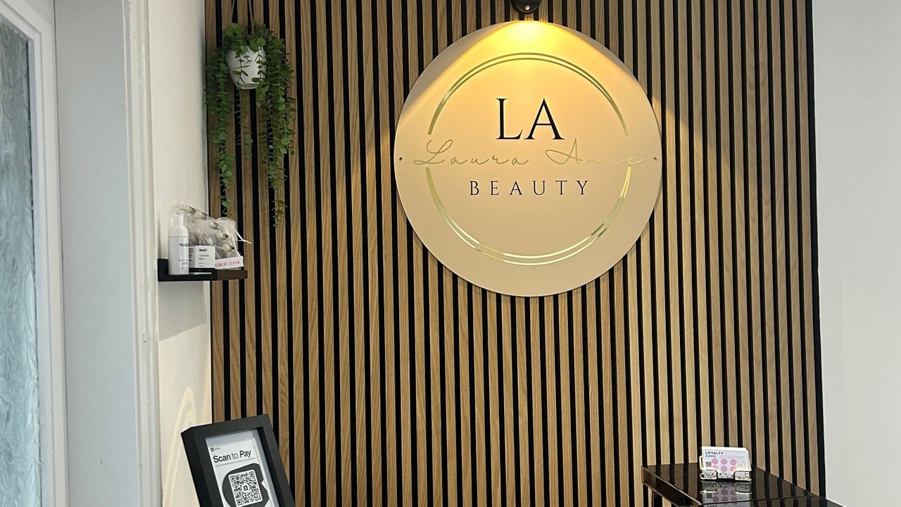 1ca09a9c-8d3c-49a3-a850-53ddcb81fc57-lauraannebeauty-im-douglas-douglas-fresha-8145481