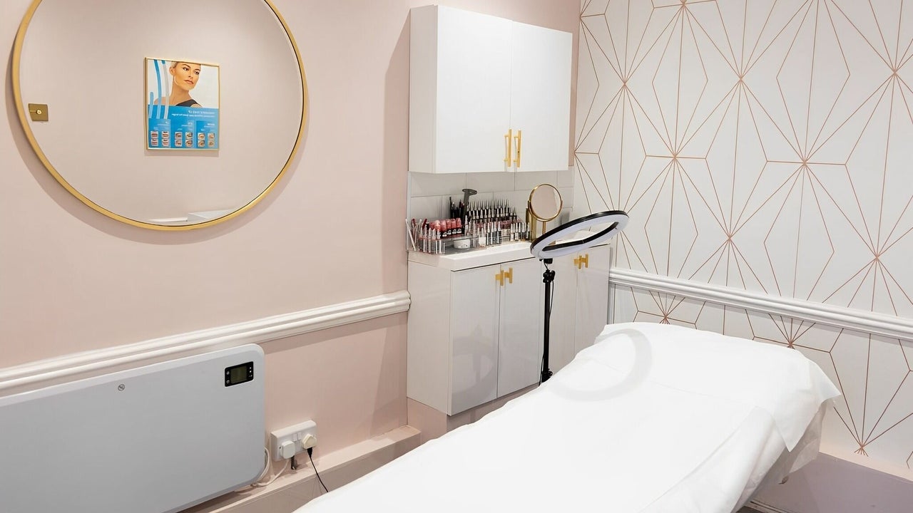 1efabb3f-a1dc-4d2b-9d4d-06cb82803f7c-clarearmstrongandco-gb-england-menston-fresha-9889723