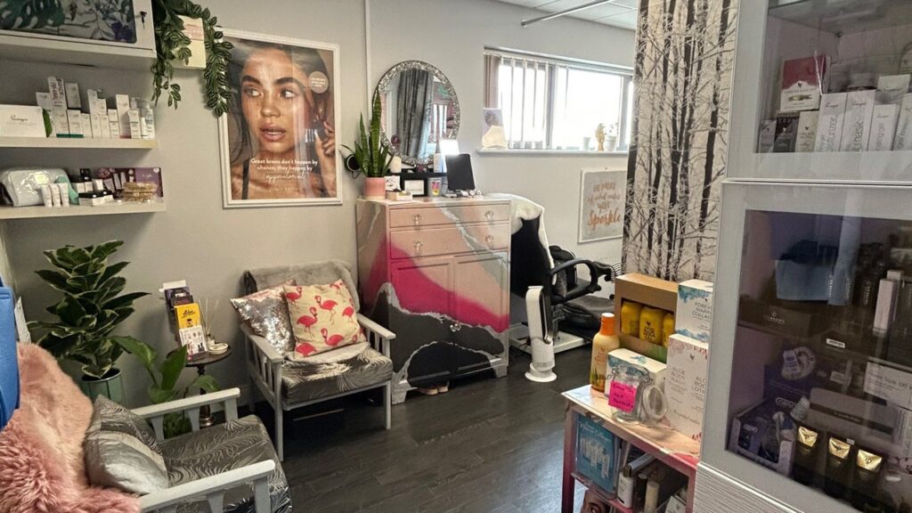 20fdcd9e-de44-4b6b-93ff-7da01db9f684-beautybyanjaakbeautypmu-gb-england-highnam-fresha-7108649