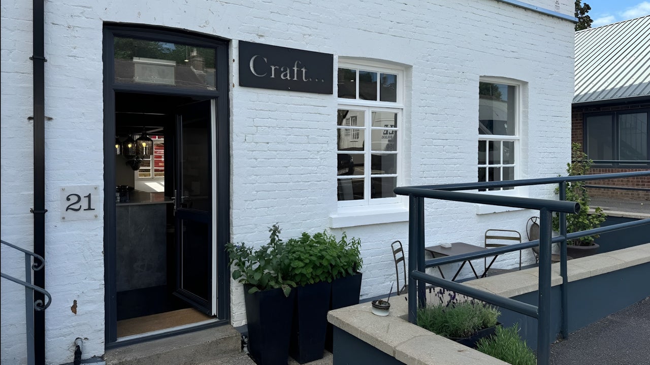 2149bee0-bf65-4aa7-baa1-089fade6d9f1-crafthairdressing-gb-england-tring-fresha-1420936