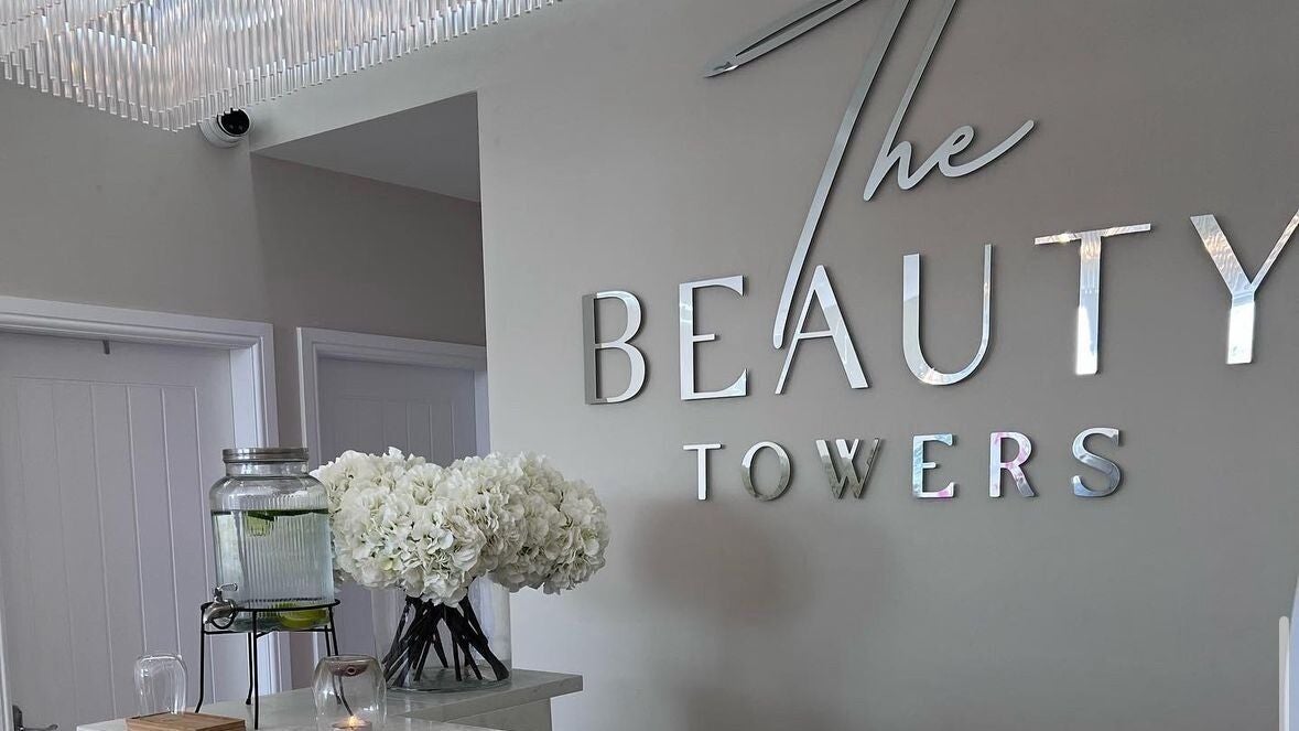 22e07cd9-7237-4e83-8752-0ee335e2b5ef-restoreaesthetics-gb-england-halifax-shelf-fresha-5044893