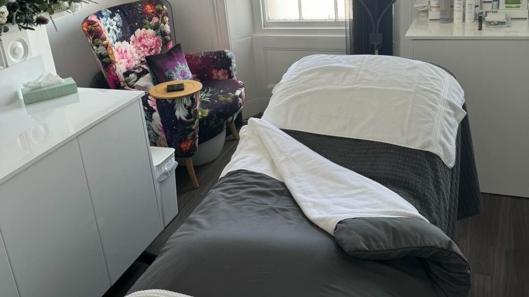 23336e39-c1d2-42b0-a5bc-030fcbe19b21-pennyfeathers-gb-stsaviour-saintsaviour-fresha-8569724