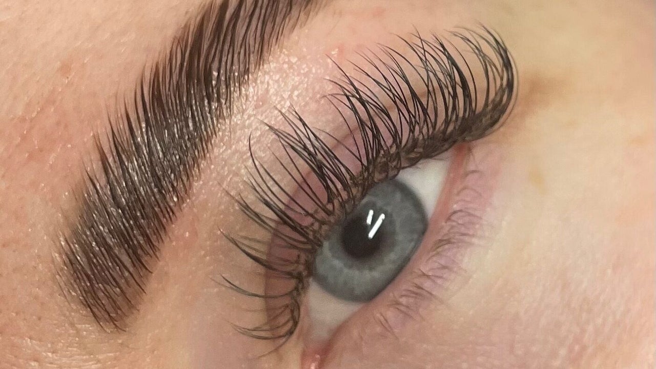 23e4d3eb-dd4e-4326-b042-040a03224d3d-livvilashnglow-gb-england-stoke-on-trent-fresha-8670002