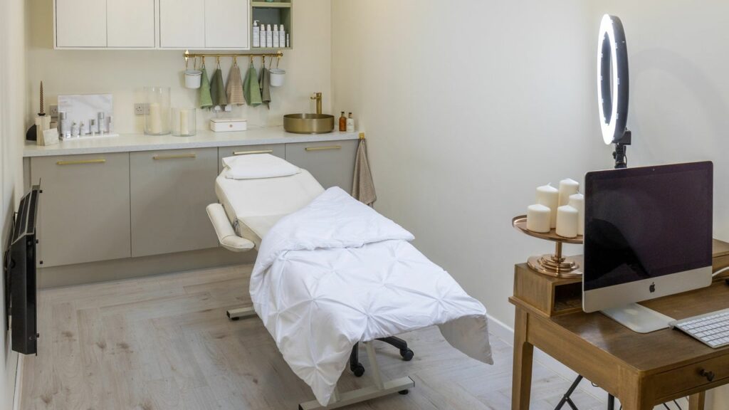 24ace292-8009-4f45-9751-4d23686d3be0-emmahamiltonclinic-gb-hamilton-fresha-8150354