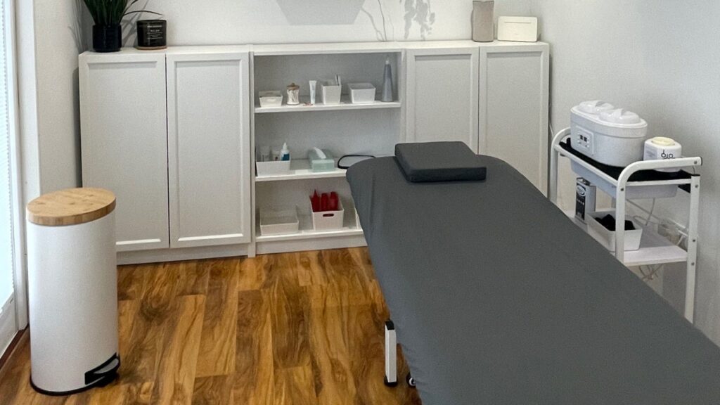 24baeaee-afae-4254-aa19-6784f7beb2ef-efebeauty-gb-england-ferring-fresha-8534636