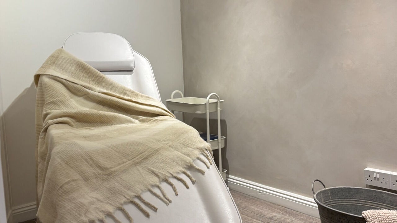 28b5ed2d-80bb-4a46-a98a-ef7dc6405c73-follyhuehairandbeautystudio-gb-england-bradford-on-avon-fresha-5149306