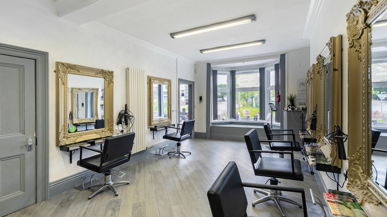 2a16a5a2-09c4-407f-b36f-e46d62f1f6ed-hdhairandbeauty-gb-england-cannock-fresha-5866000