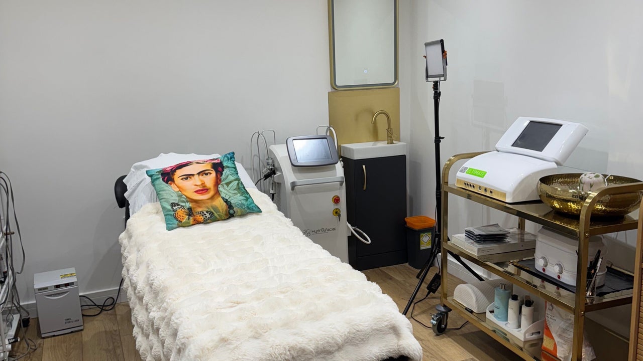 2af2aa24-b5ac-4c4c-ad0f-4cddaa62bb64-theface-gb-england-worcester-broomhall-fresha-8257390