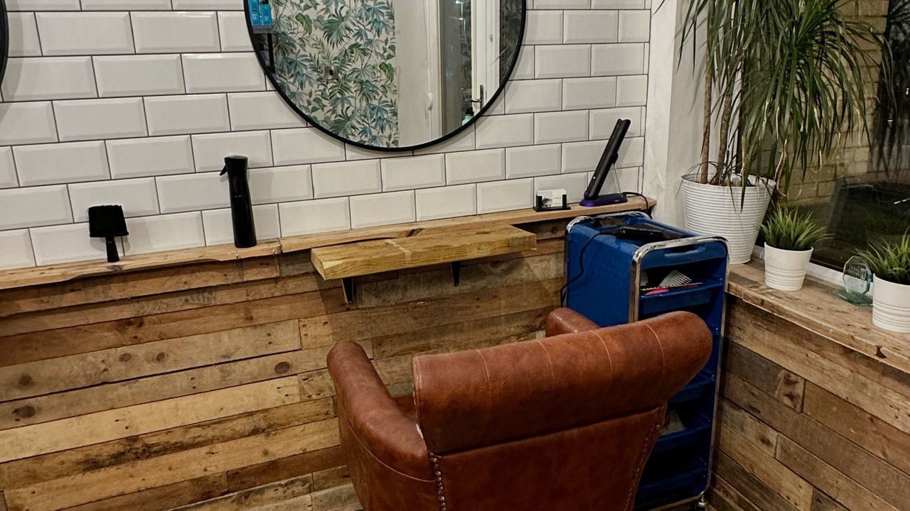 2b9fec4c-e0fb-437a-83a8-f3a668969cc4-christophermosshairatvibehairsalon-gb-england-rowleyregis-fresha-6051244