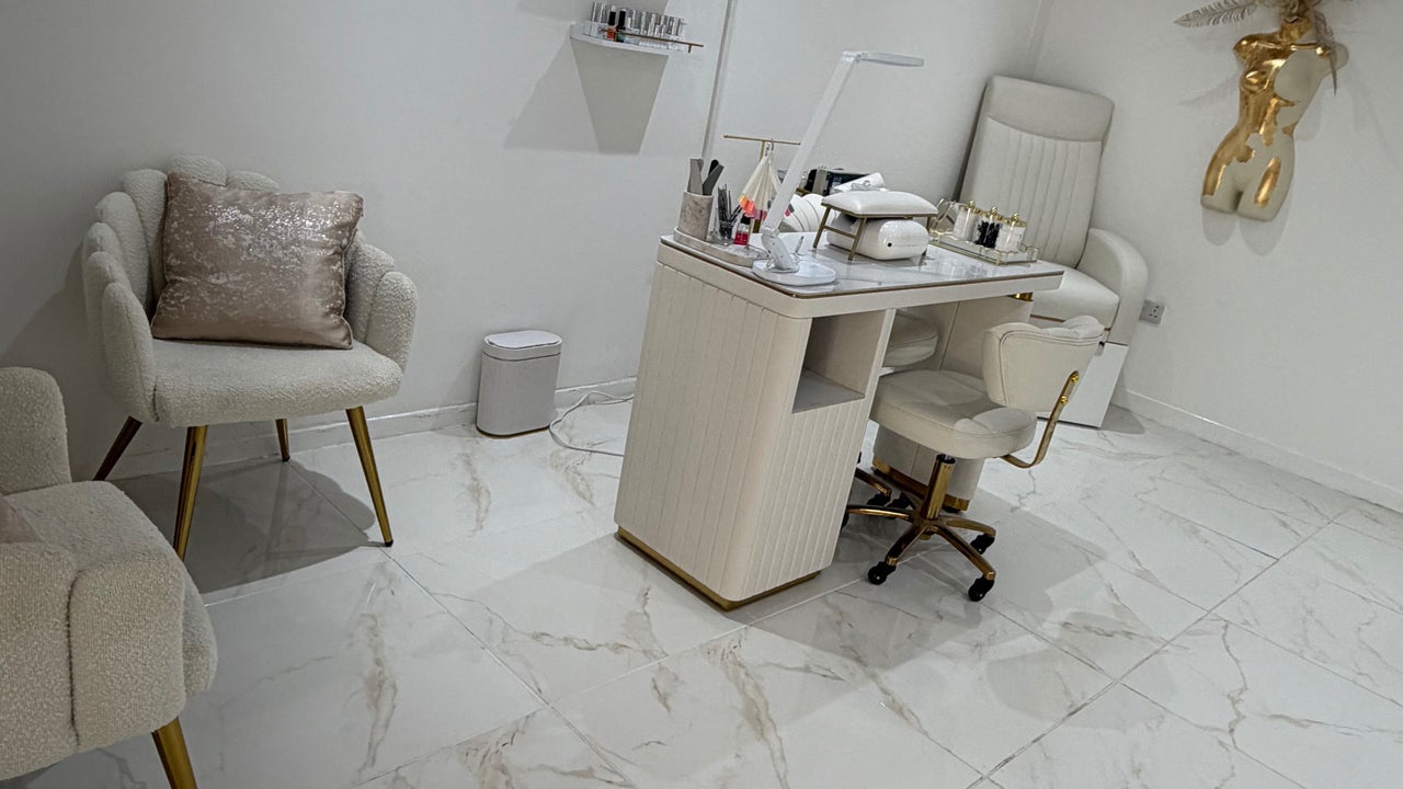 2cdbd984-ee65-45ae-b932-36e064303963-dollyrocksbeautyaestheticslaser-gb-wales-gorseinon-fresha-8124721