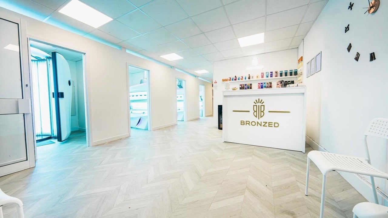 2d31c1a2-2f3c-4a71-ac23-e16cd41a224c-bronzedofbroadstone-gb-england-poole-poole-fresha-8946412