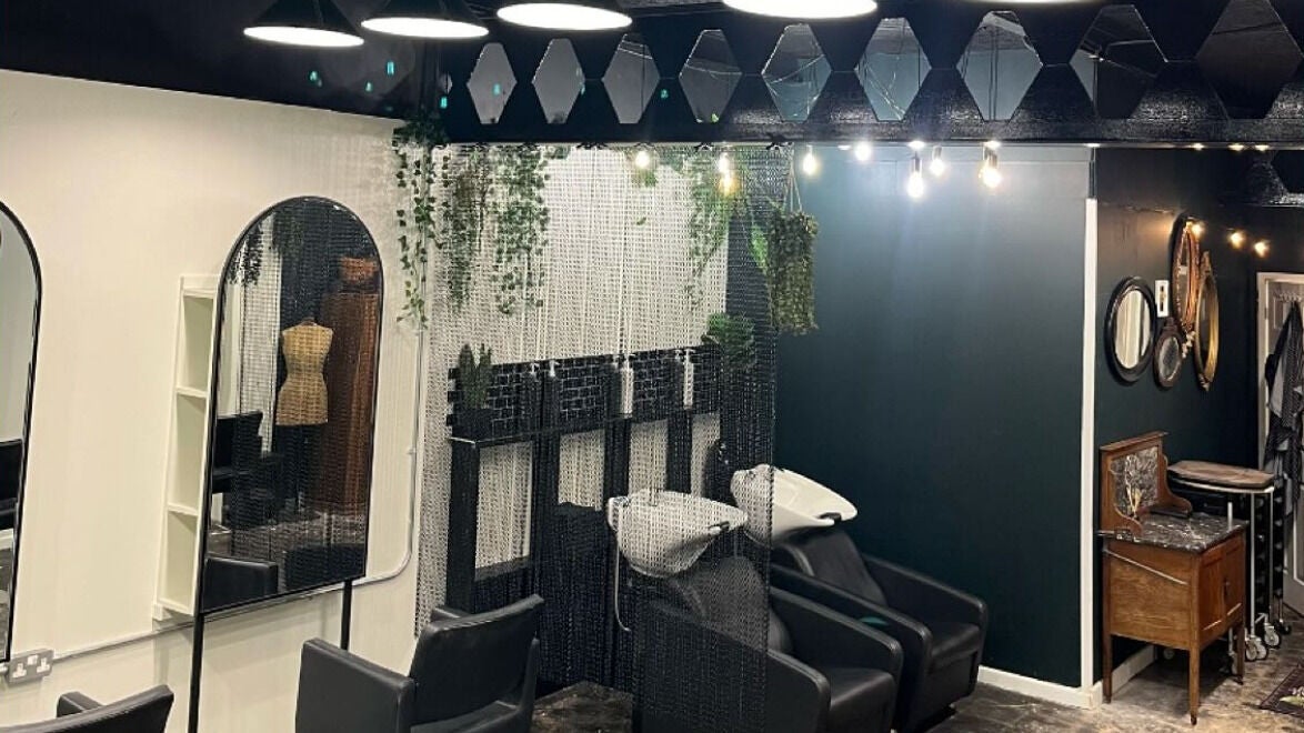 2e85f3ce-a4f4-402b-9610-3724555d96df-anotherdimensionhairemporium-gb-england-barnsley-fresha-3692886
