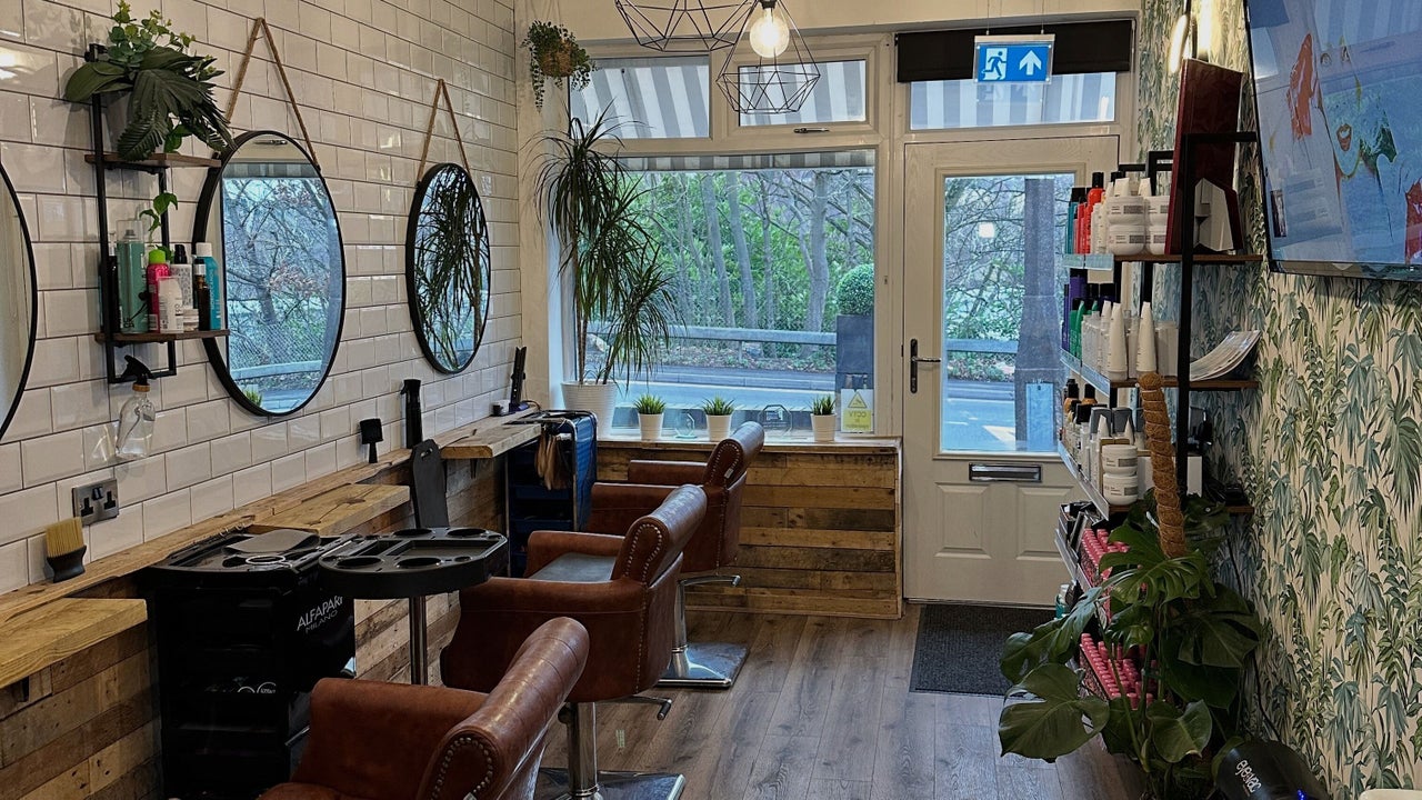 2ea74afb-a62d-4d87-ba4d-2765ccd58ca3-christophermosshairatvibehairsalon-gb-england-rowleyregis-fresha-7340808