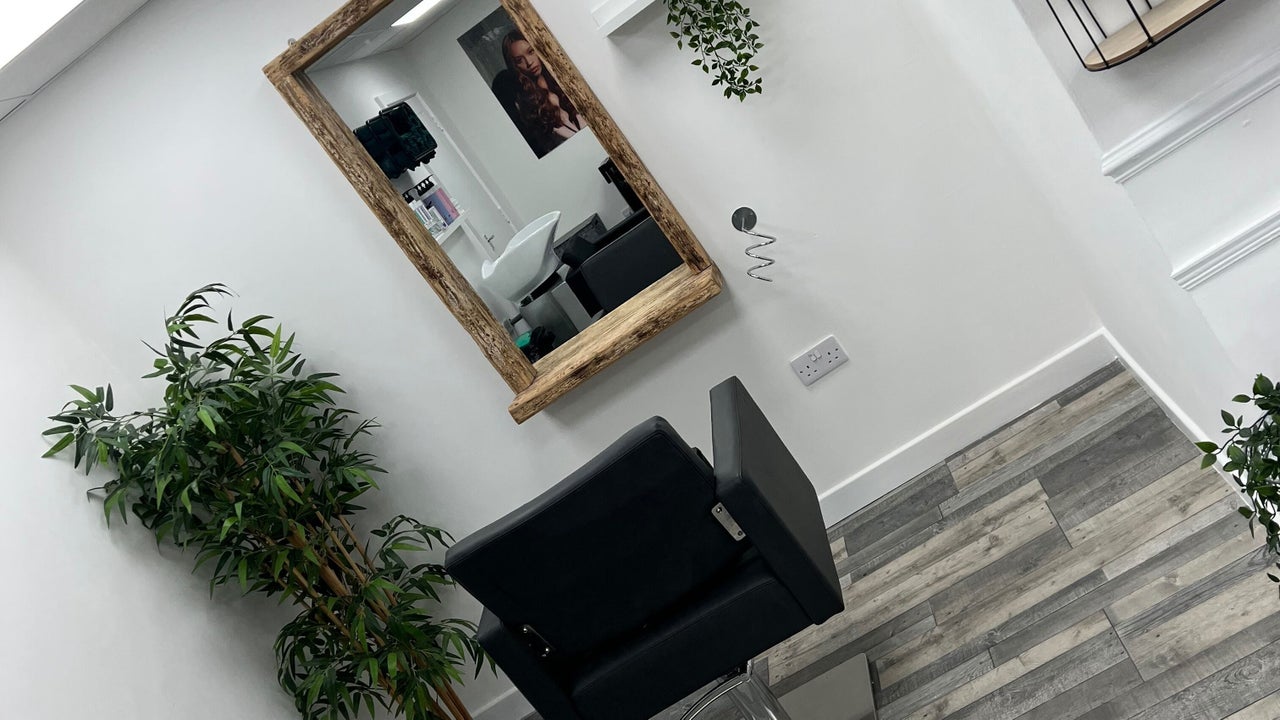 3075d0fe-76c4-453f-8fa9-c88730eb5232-alittlemorestylehairdressing-gb-england-sunderland-fresha-6642477