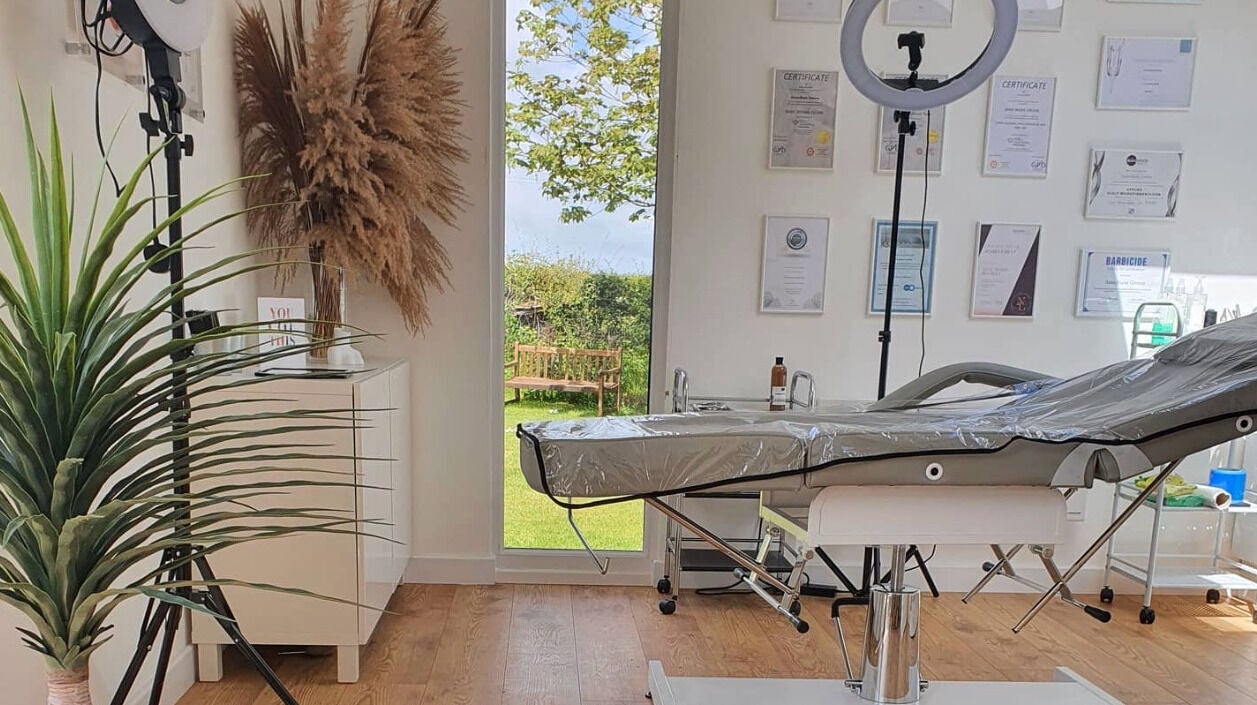 3d70c068-91c2-4e19-b4ba-6c678418862f-annemariebeautyenhanced-gb-wales-johnston-fresha-1369839