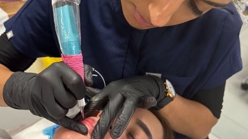 3f788e51-3ffd-4abb-9455-14cce8096080-farrahbrowsaestheticscoombecrescent-gb-england-hampton-fresha-3640924