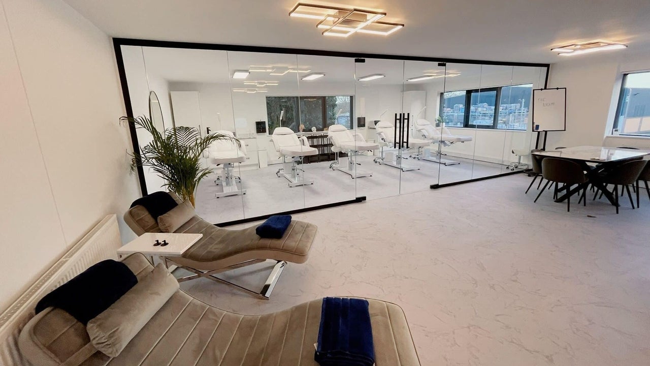 43ef3a57-691a-4d41-beeb-0b94389e20d2-bellefemmeaestheticstrainingacademy-gb-england-shirley-fresha-2235989