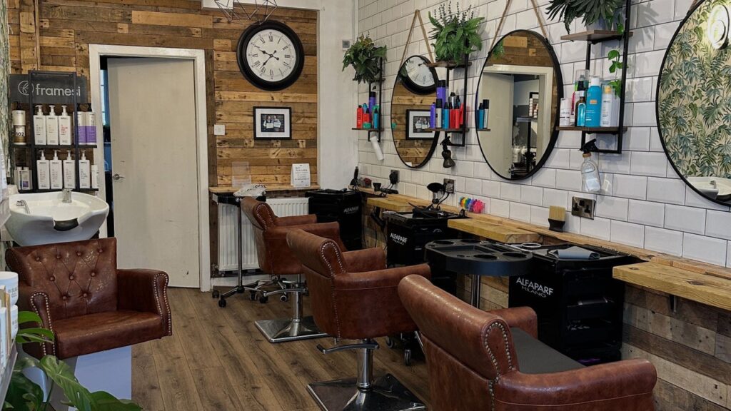 456605b9-9d95-4e43-abd3-84aae576a3e7-christophermosshairatvibehairsalon-gb-england-rowleyregis-fresha-1279515