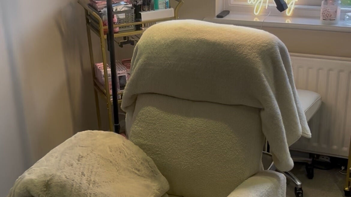 465b90b5-9490-47ec-a16d-7fe0c716b42c-charliemaysbeautyroom-gb-england-wallington-fresha-7582295