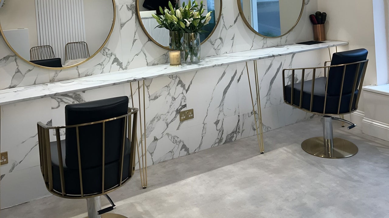 46bb8c16-8fd9-4b6d-b455-b9f0ece5a2f1-fernhewitthair-gb-england-devon-babbacombe-fresha-5255099