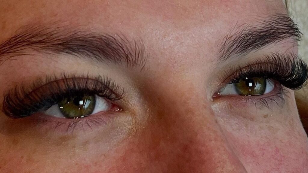 46f82e55-595a-4643-950b-dc5946cbf522-jorjaslashroom-gb-england-oakley-fresha-3317707