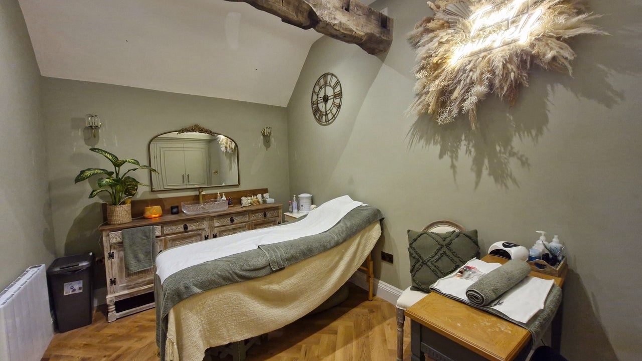 48d22efd-f949-4089-9456-99cb8f8ece28-ellurehairandbeauty-gb-england-downton-fresha-6721899