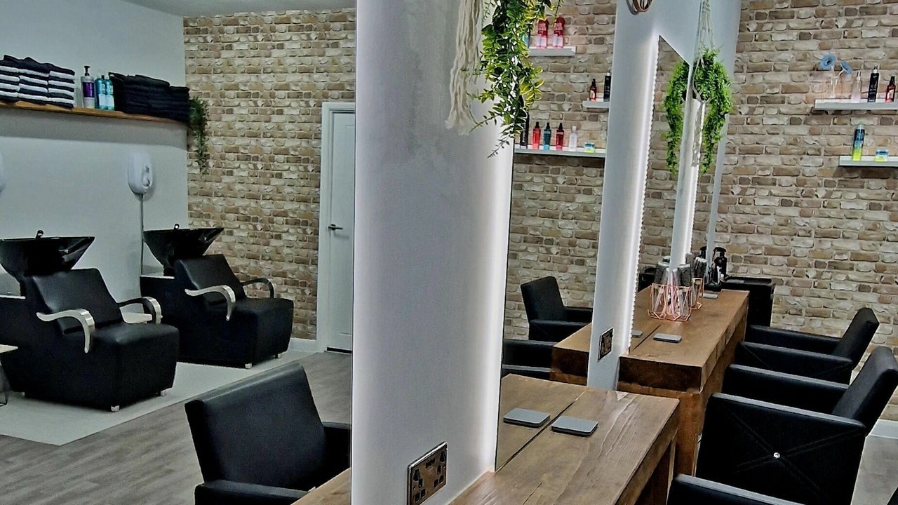 4999305f-fb1d-44cf-8a8b-f221a8db5a2d-poisehairdressing-gb-england-grassmoor-fresha-9411828