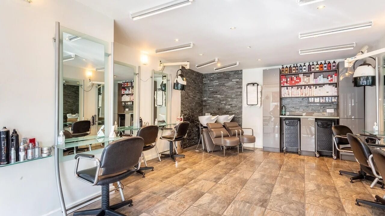 49a187d7-f81a-49fb-9e29-b4909f4fe7eb-valenciasalon-gb-england-newcastleupontyne-southgosforth-fresha-9726691