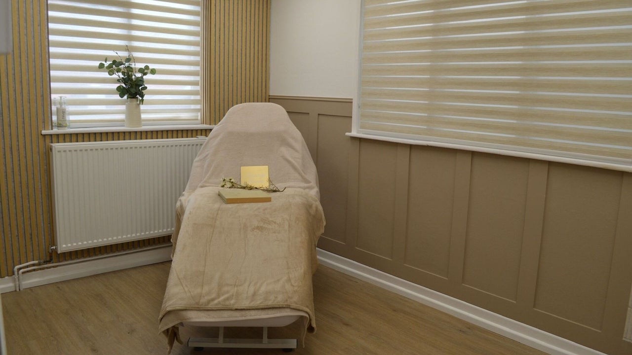 4c2874d0-a8b4-4573-9709-47d9833306d3-lounais-formerlyguysanddolls-gb-england-burtonupontrent-fresha-5050143