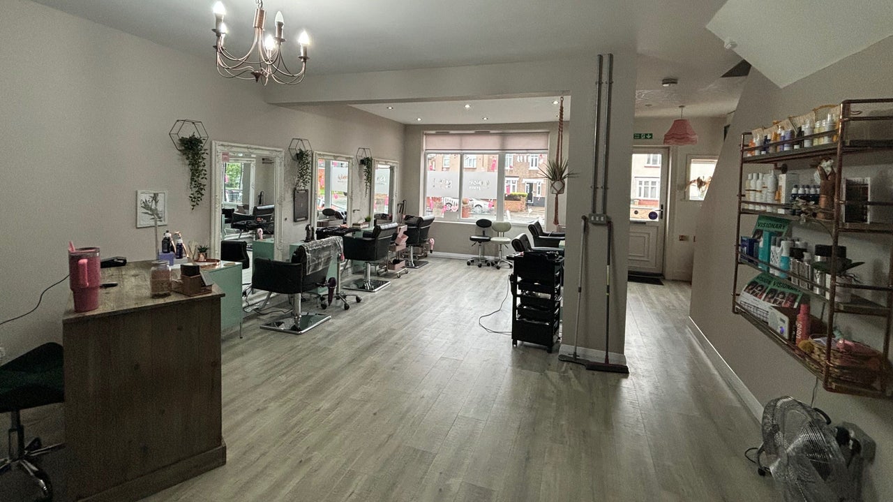 4ccf129d-83ed-43f7-ab0f-0b776cf668d5-winnieshairdesign-gb-england-newcastleupontyne-walkergate-fresha-5837542