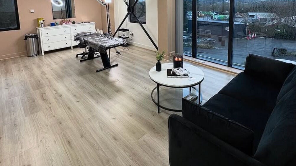 4d823a83-0e46-4504-8b66-f020a75895bd-bethpainterartistry-gb-england-appleybridge-fresha-3678209